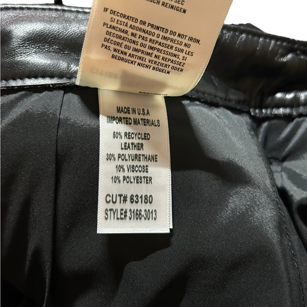 CITIZENS OF HUMANITY NWT
Recycled Black Leather Mini Skirt in Sz 30 - Picture 9 of 9